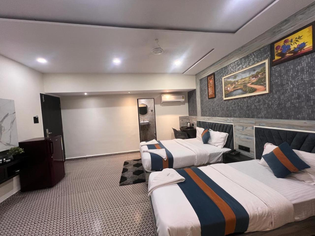 Diamond - Lokhanwala Andheri Hotel