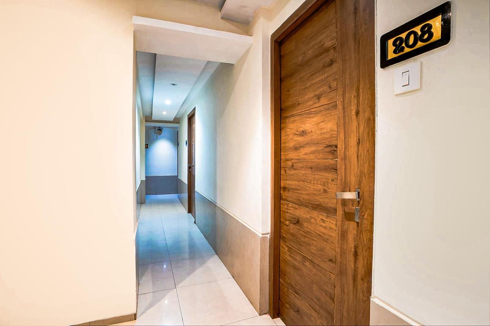 Hotel Regal - Chakala Andheri By Glitz