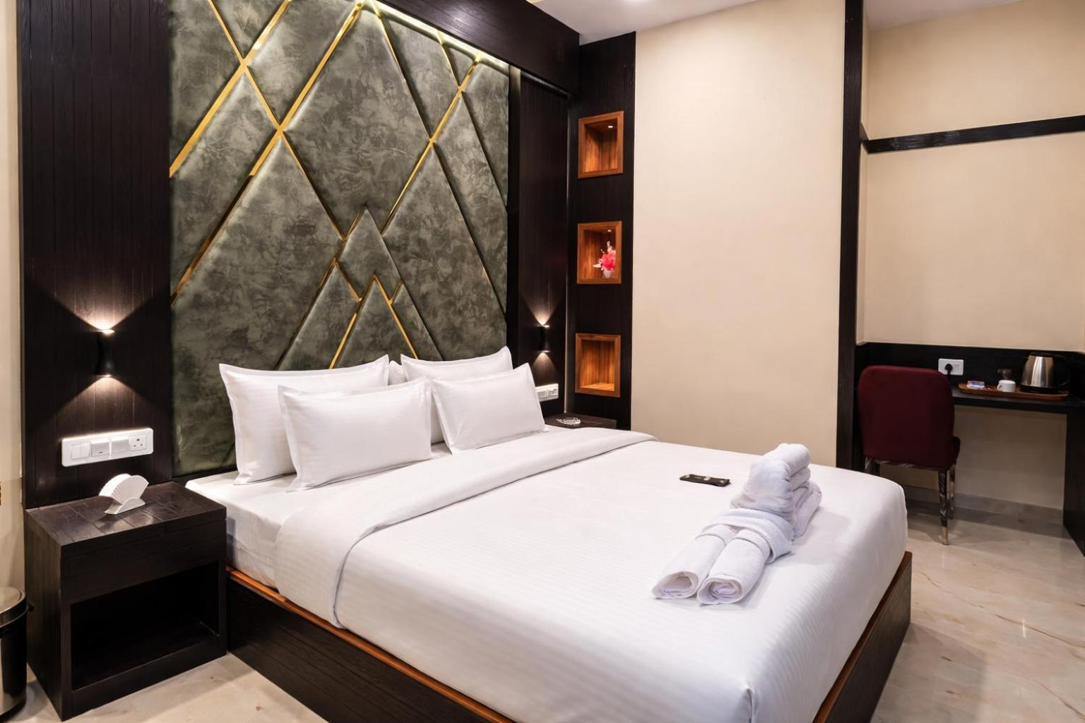 Sky - Chakal By Glitz Hotel 2*