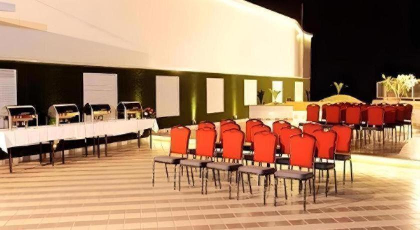 Metro - The Executive Hotel