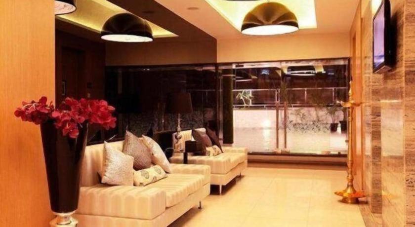 Metro - The Executive Hotel 3*