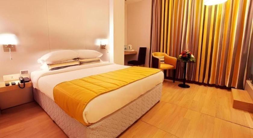 Metro - The Executive Hotel 3*