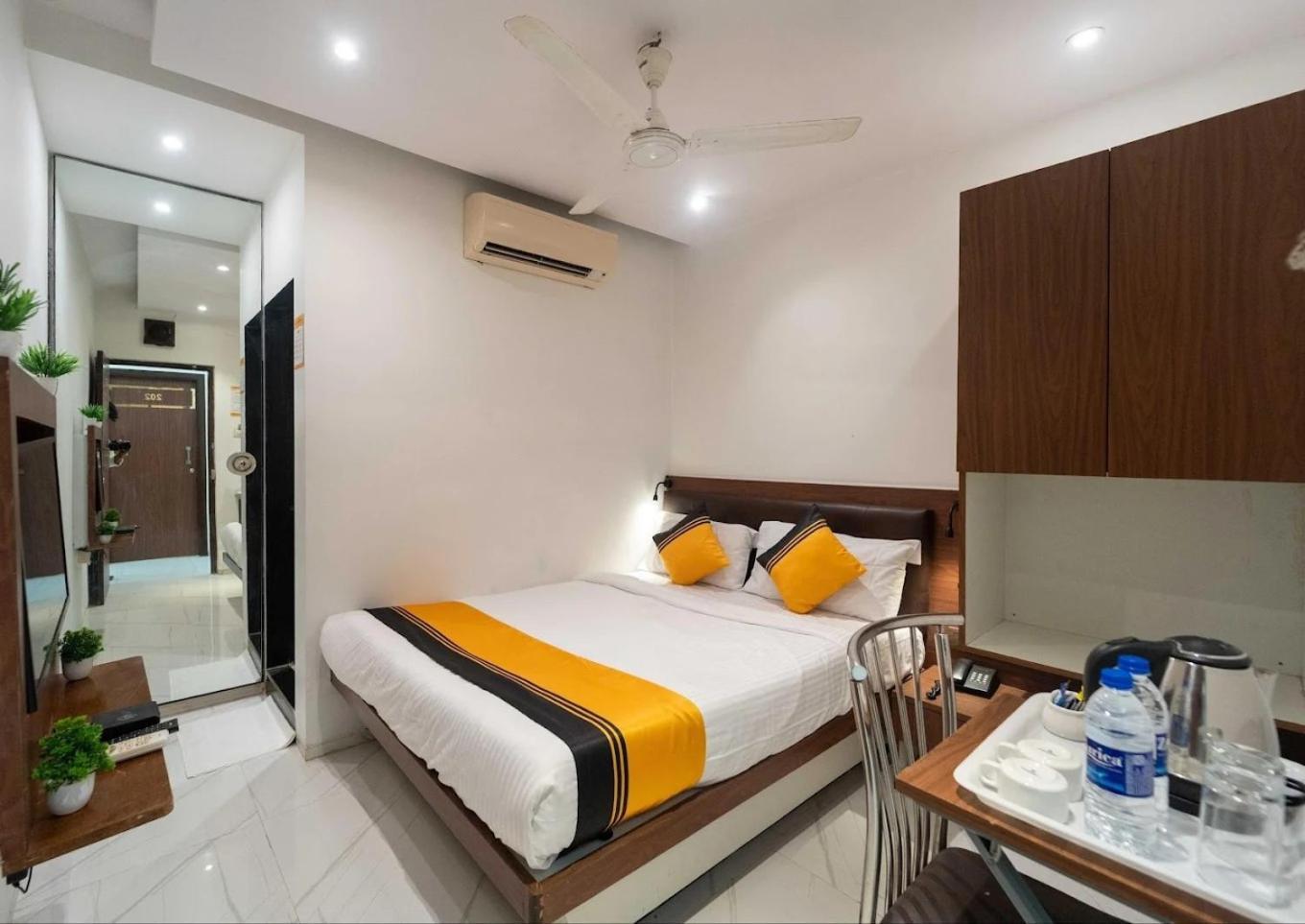 Glitz Rexton - Near Iit Powai * Mumbai