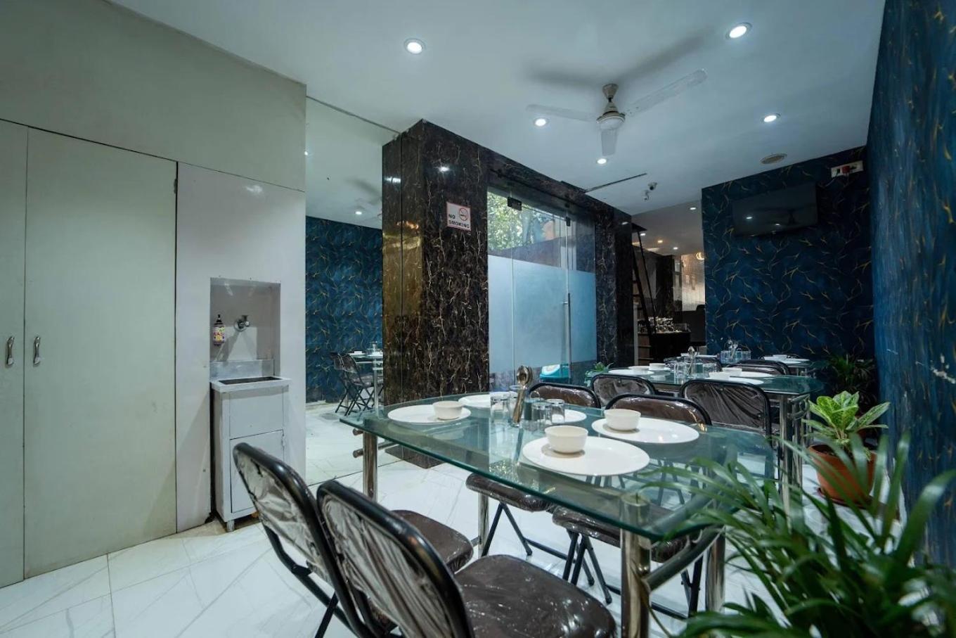 Hotel Glitz Rexton - Near Iit Powai *