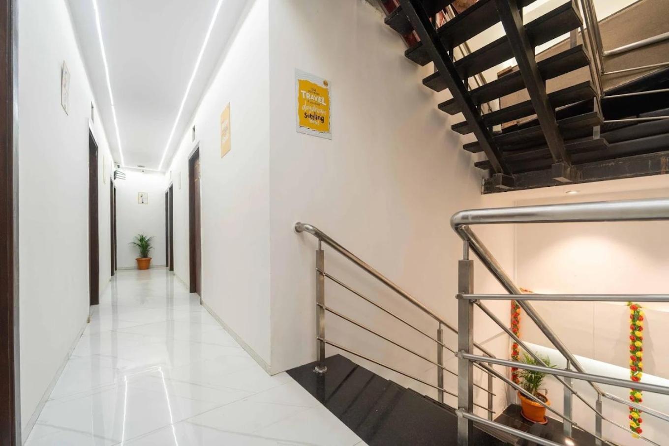 Hotel Glitz Rexton - Near Iit Powai