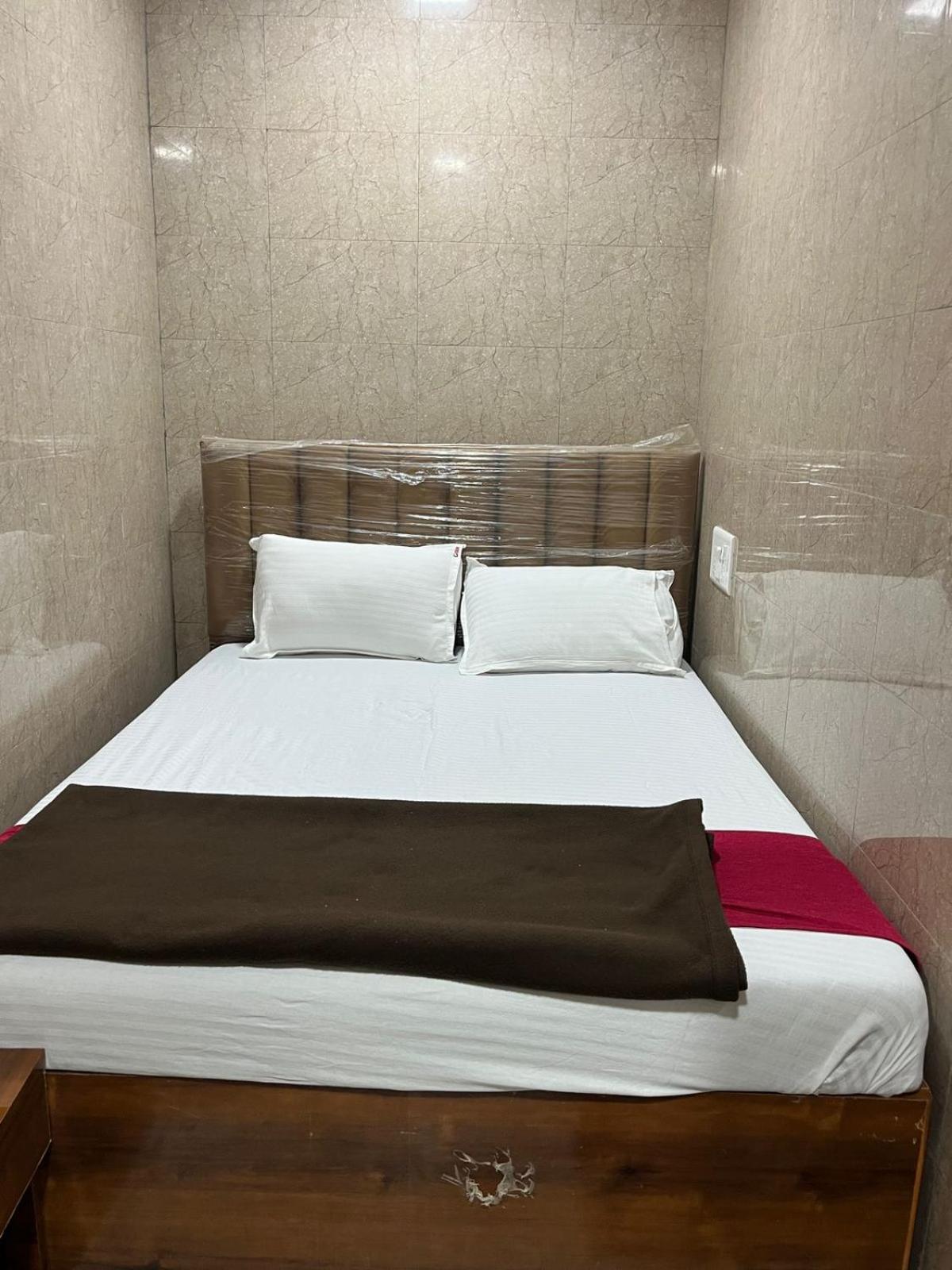 Golden Takshila Andheri Hotel