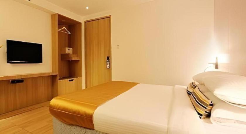 Metro - The Executive Hotel 3*