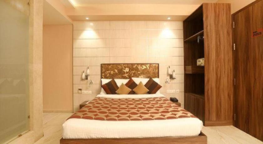 Metro - The Executive Hotel