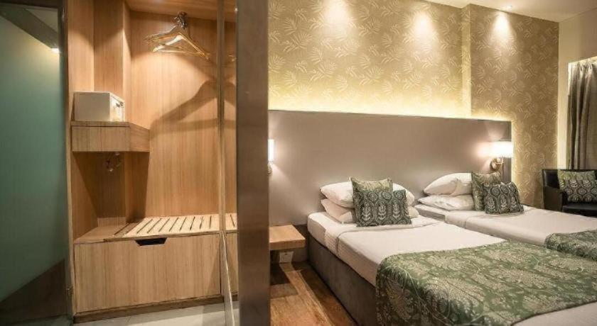 Metro - The Executive Mumbai