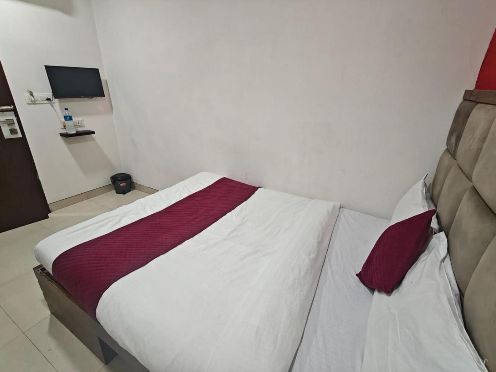 Silver Shine Jogeshwari Love hotel