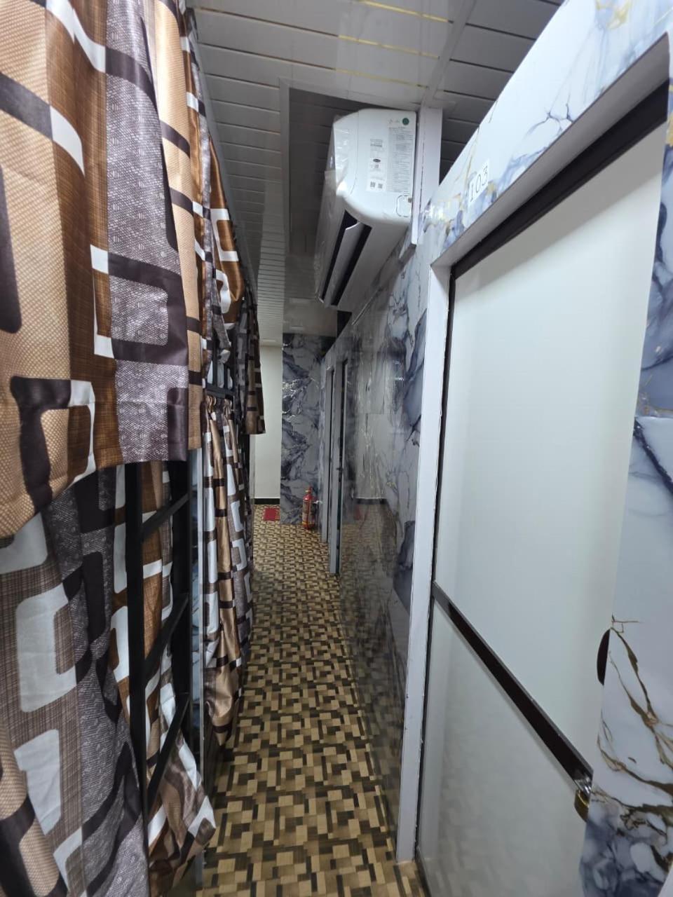 Nithyanand Male Cabinstay * Mumbai