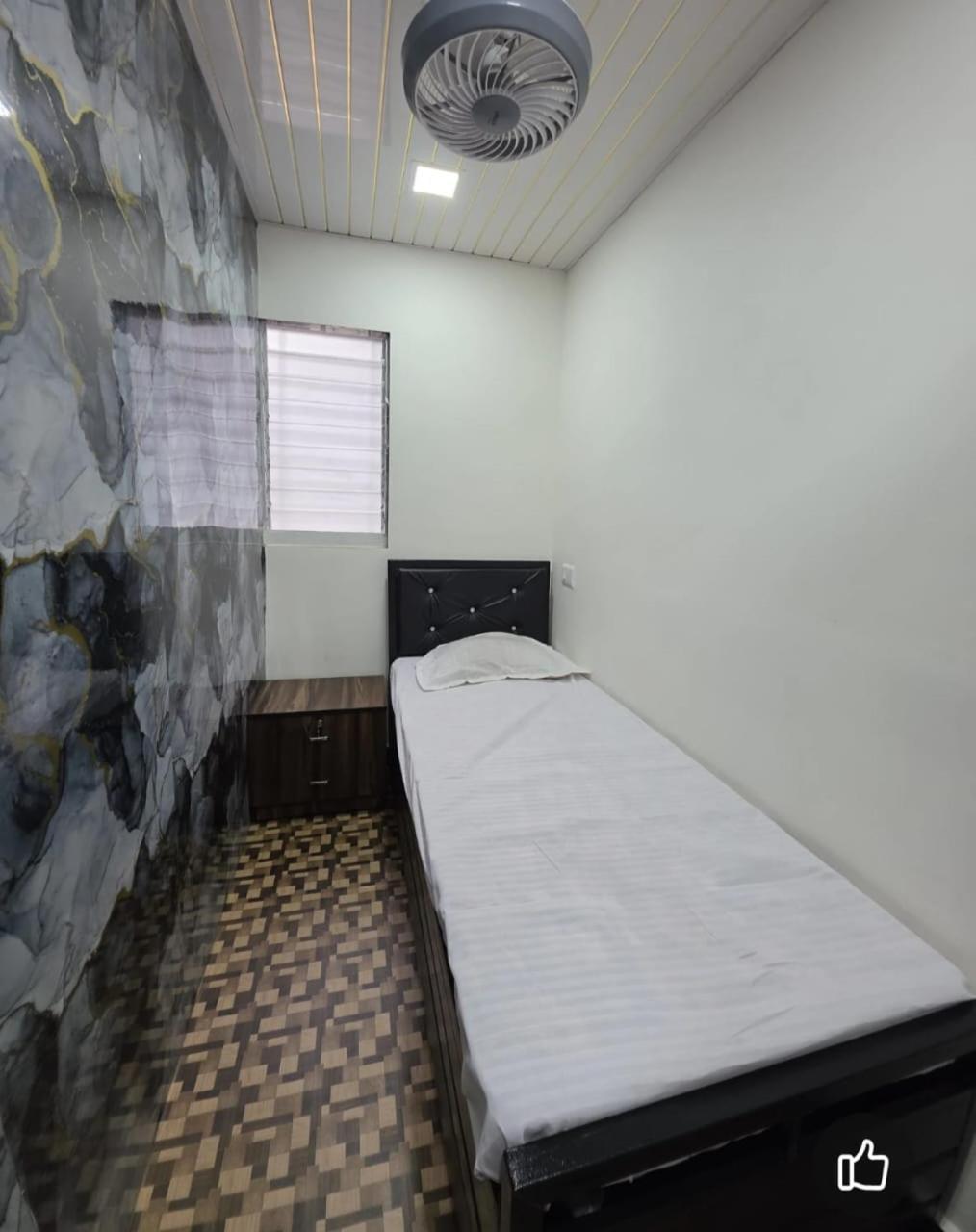 Nithyanand Male Cabinstay Hostel *