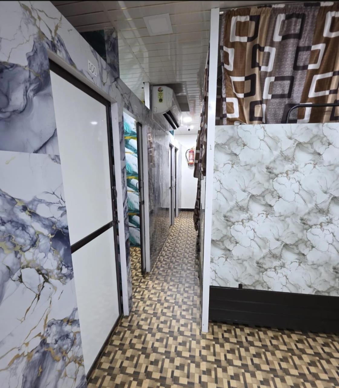 Nithyanand Male Cabinstay Hostel *