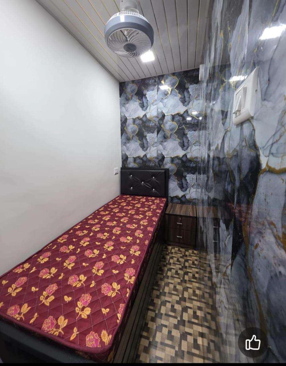 Nithyanand Male Cabinstay * Mumbai