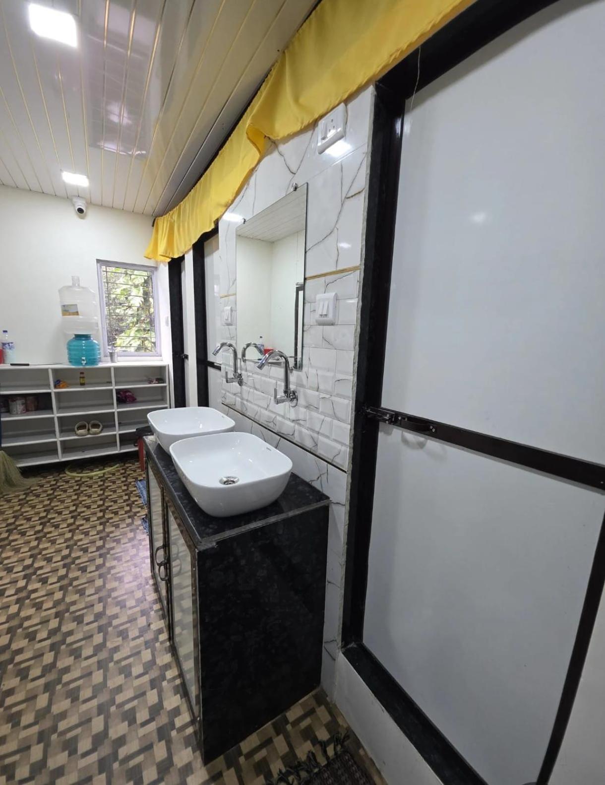 Nithyanand Male Cabinstay