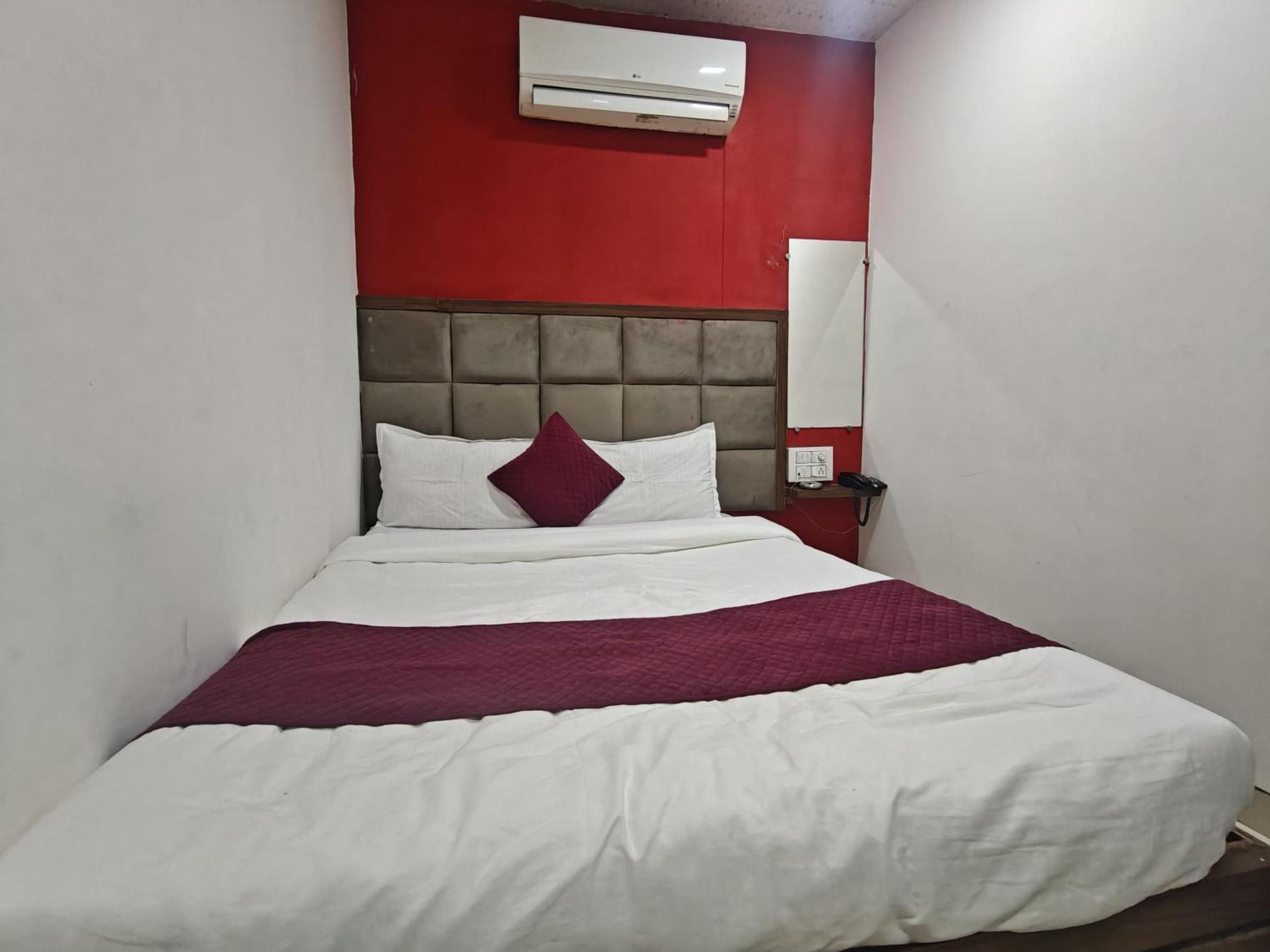 Silver Shine Jogeshwari Love hotel