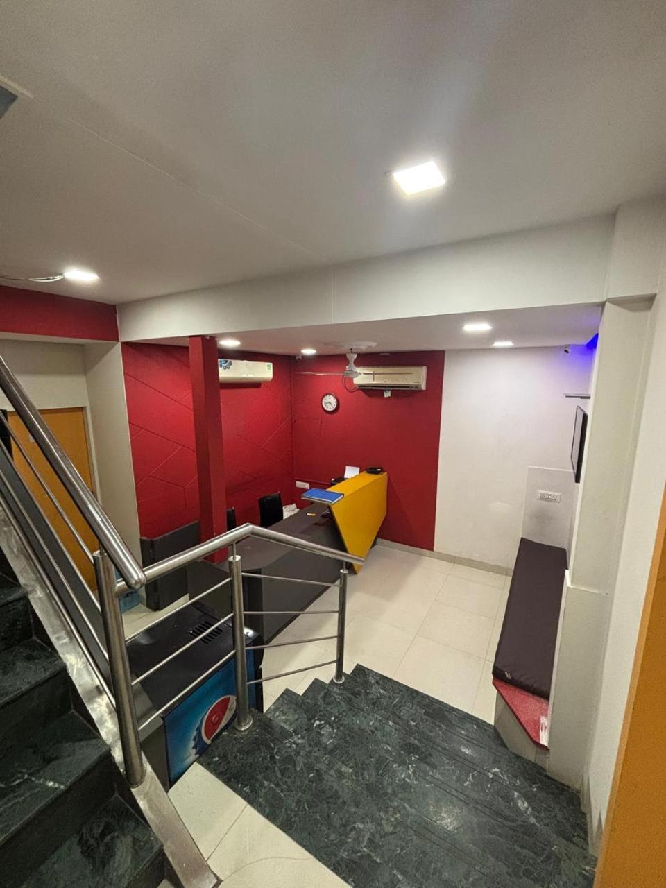 Love hotel Silver Shine Jogeshwari Mumbai