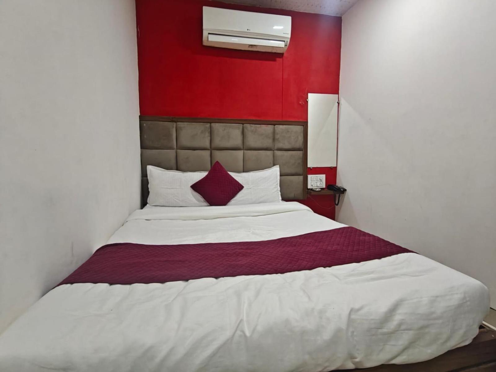 Silver Shine Jogeshwari Love hotel *