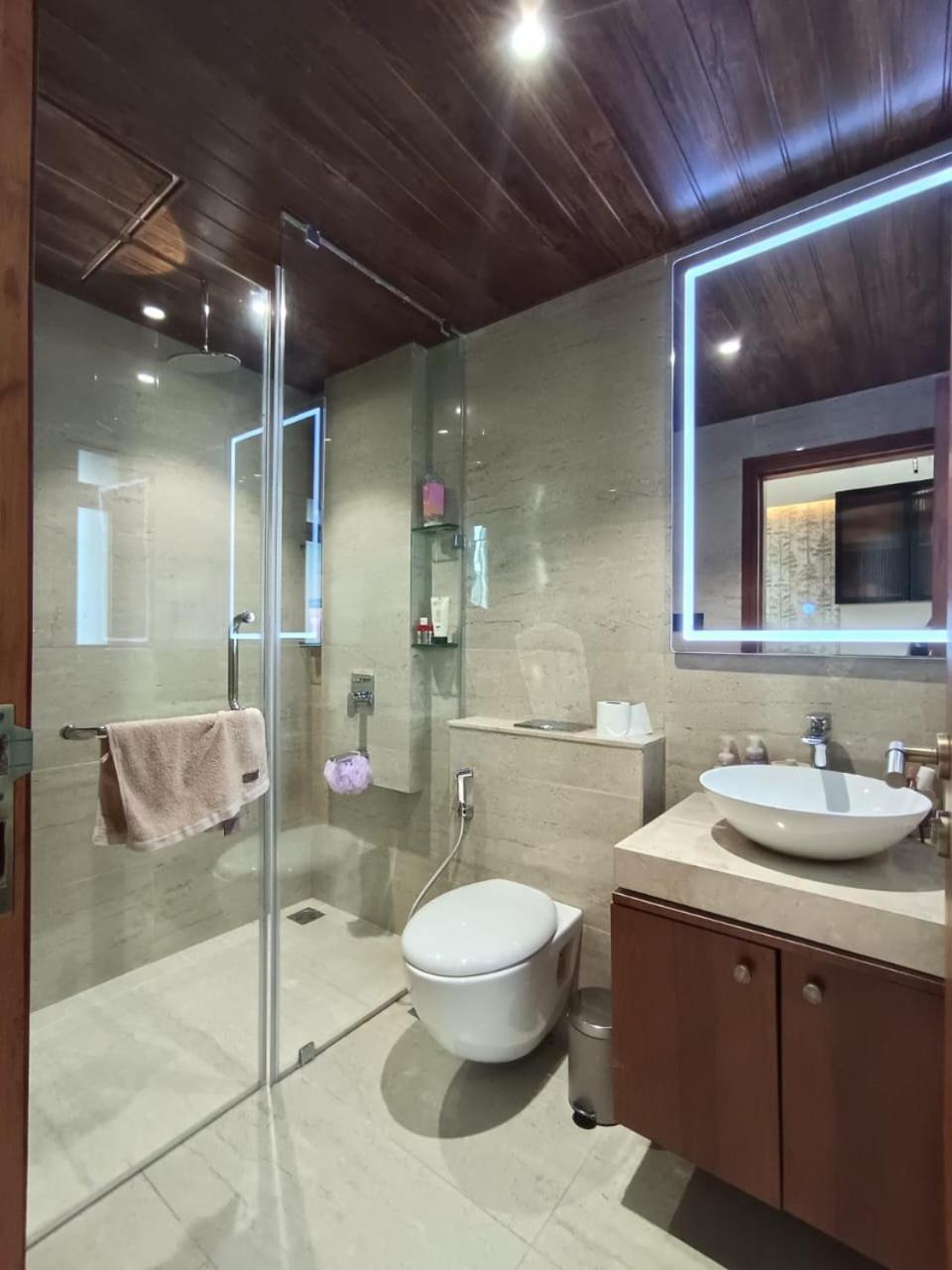 Luxury In Andheri Near Airport *