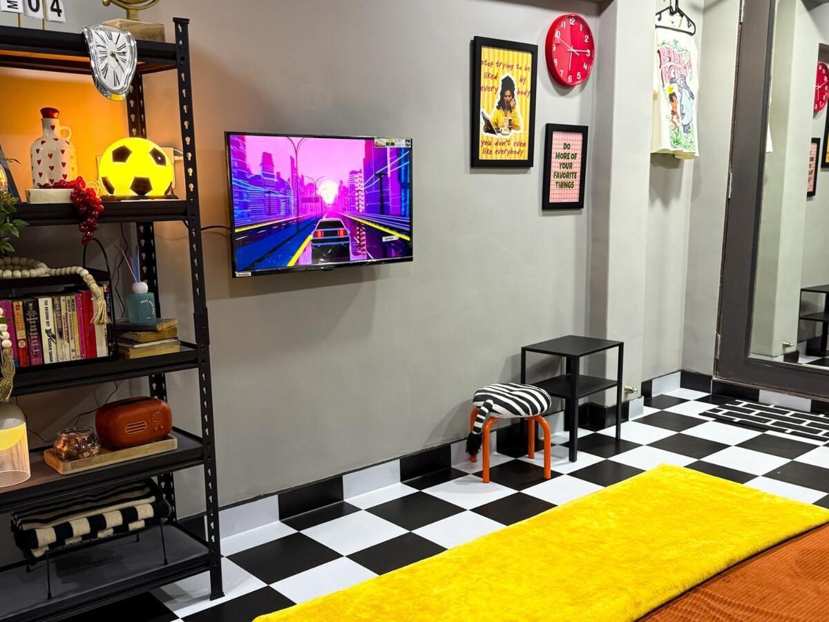 Apartment Shes Garage A Retro In Bandra Mumbai