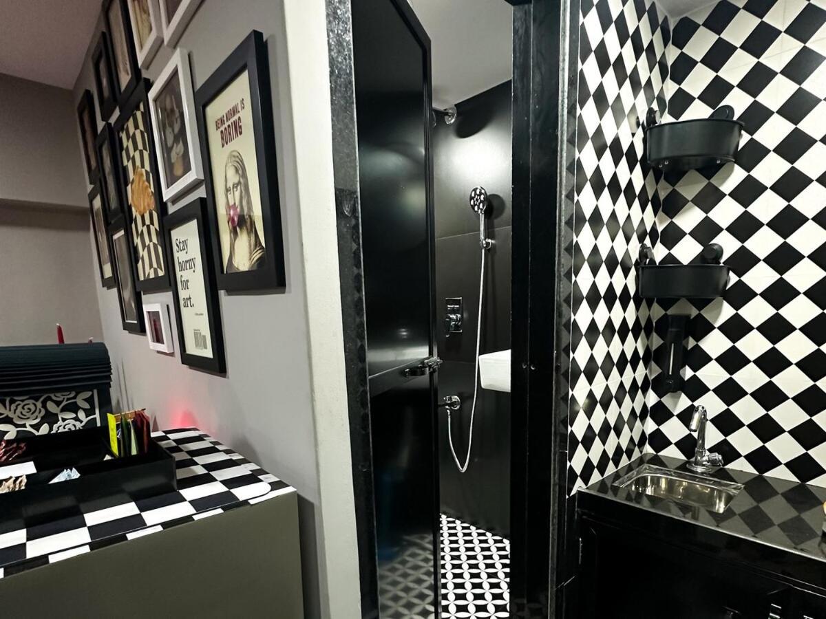 Apartment Shes Garage A Retro In Bandra Mumbai