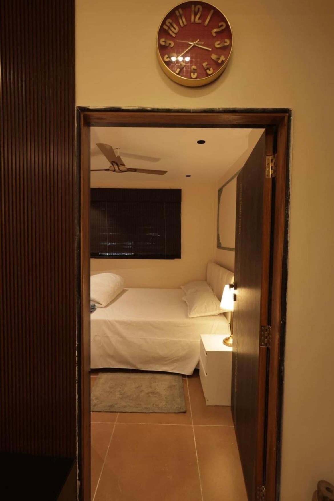 Spacious Affordable 1 Bhk Hill Road Bandra West Apartment Mumbai