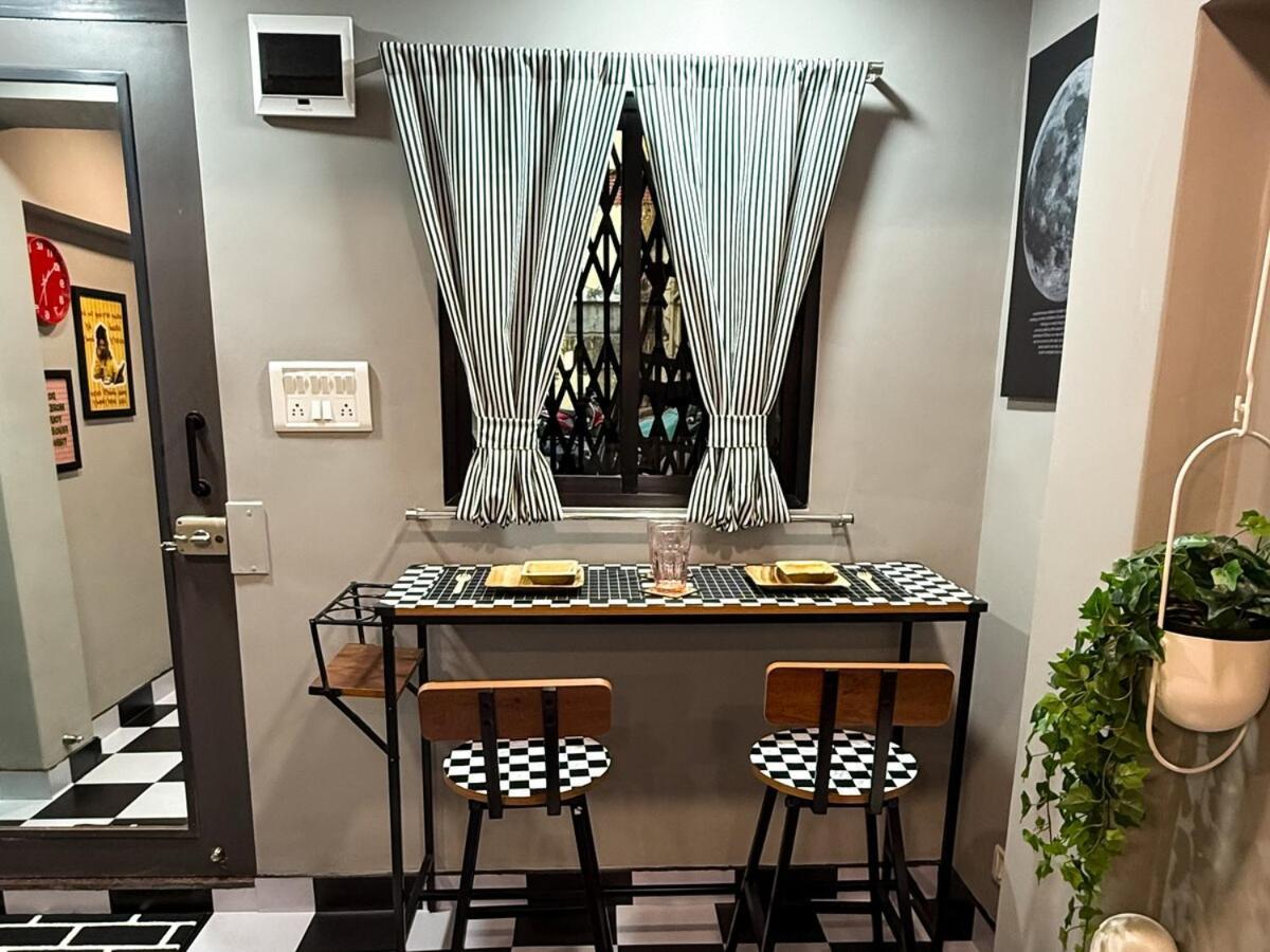 Apartment Shes Garage A Retro In Bandra Mumbai