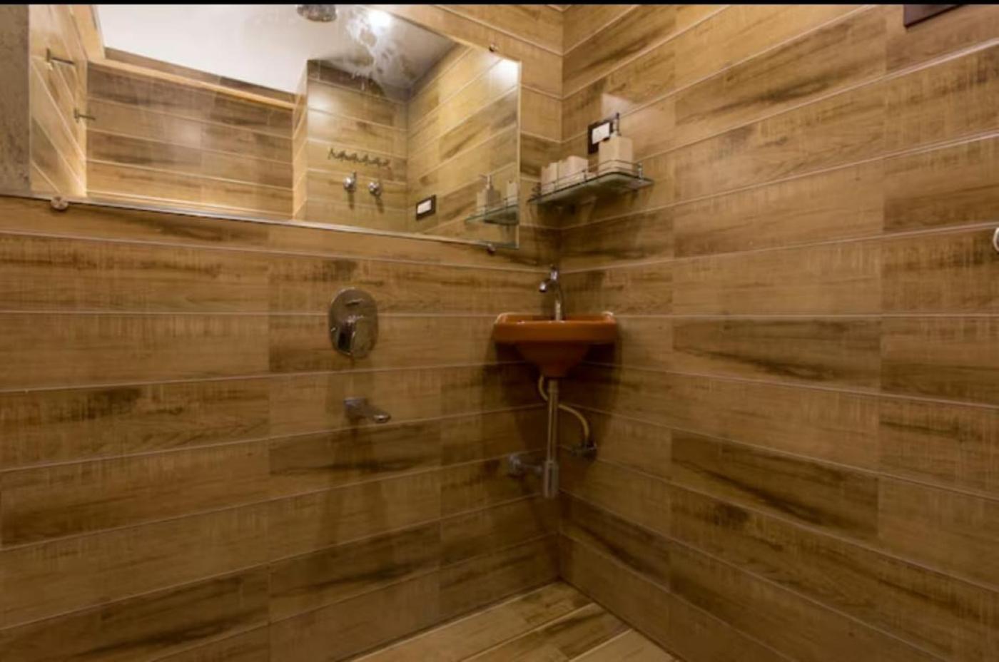 Apartment Blissful In Goregaon East *