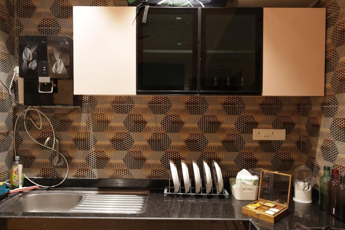 Spacious Affordable 1 Bhk Hill Road Bandra West Apartment