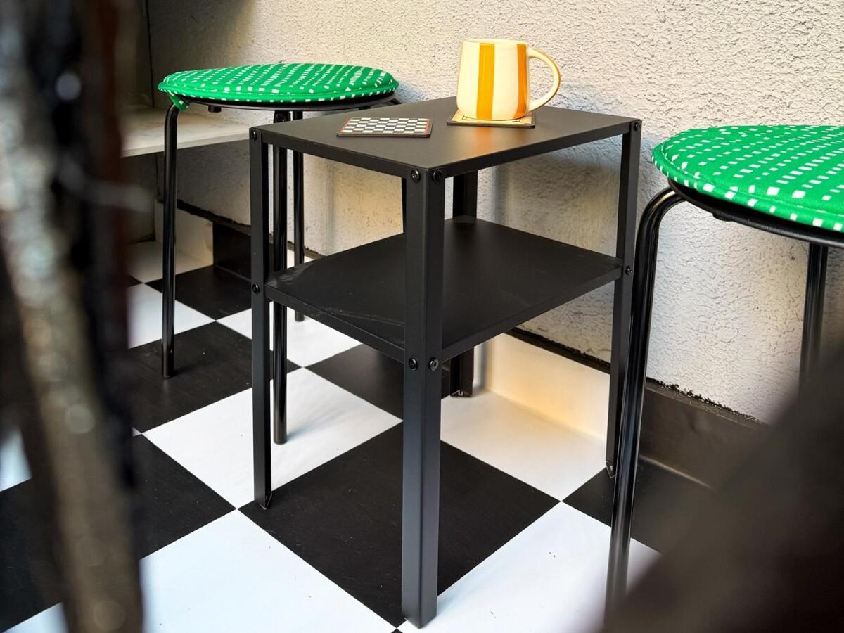 Shes Garage A Retro In Bandra Apartment *