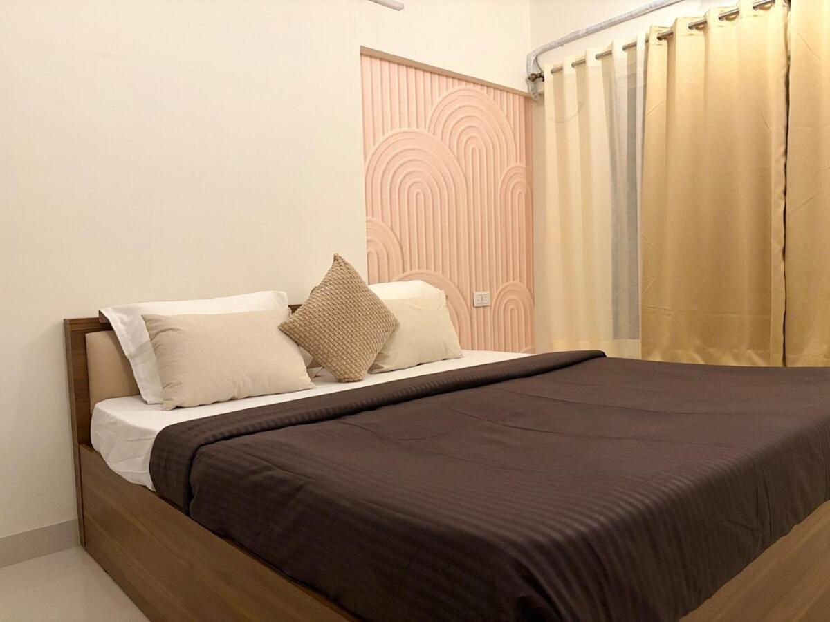 Royce Executive Service Premium Apartment Mumbai