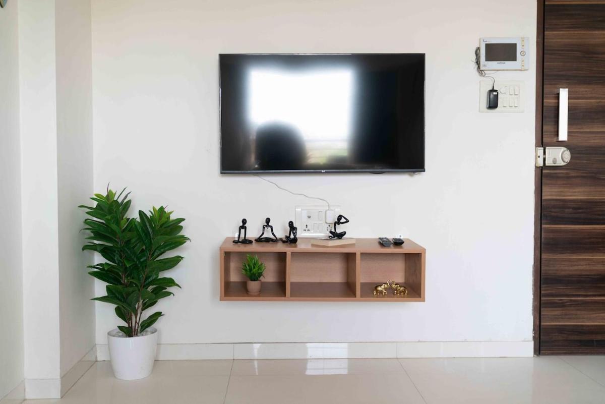 Apartment Modern, Chic 2bhk Near Bkc And Airport