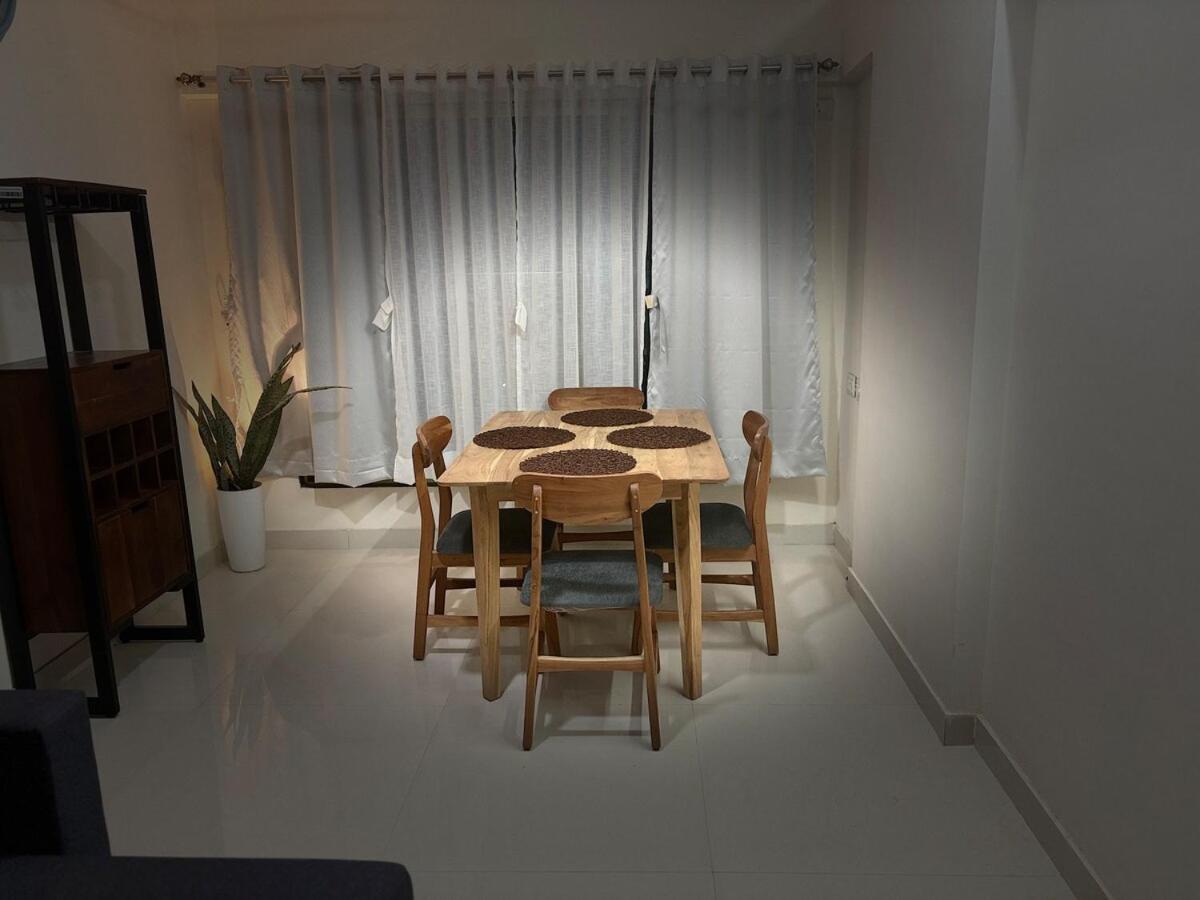 Royce Executive Service Premium Apartment Mumbai