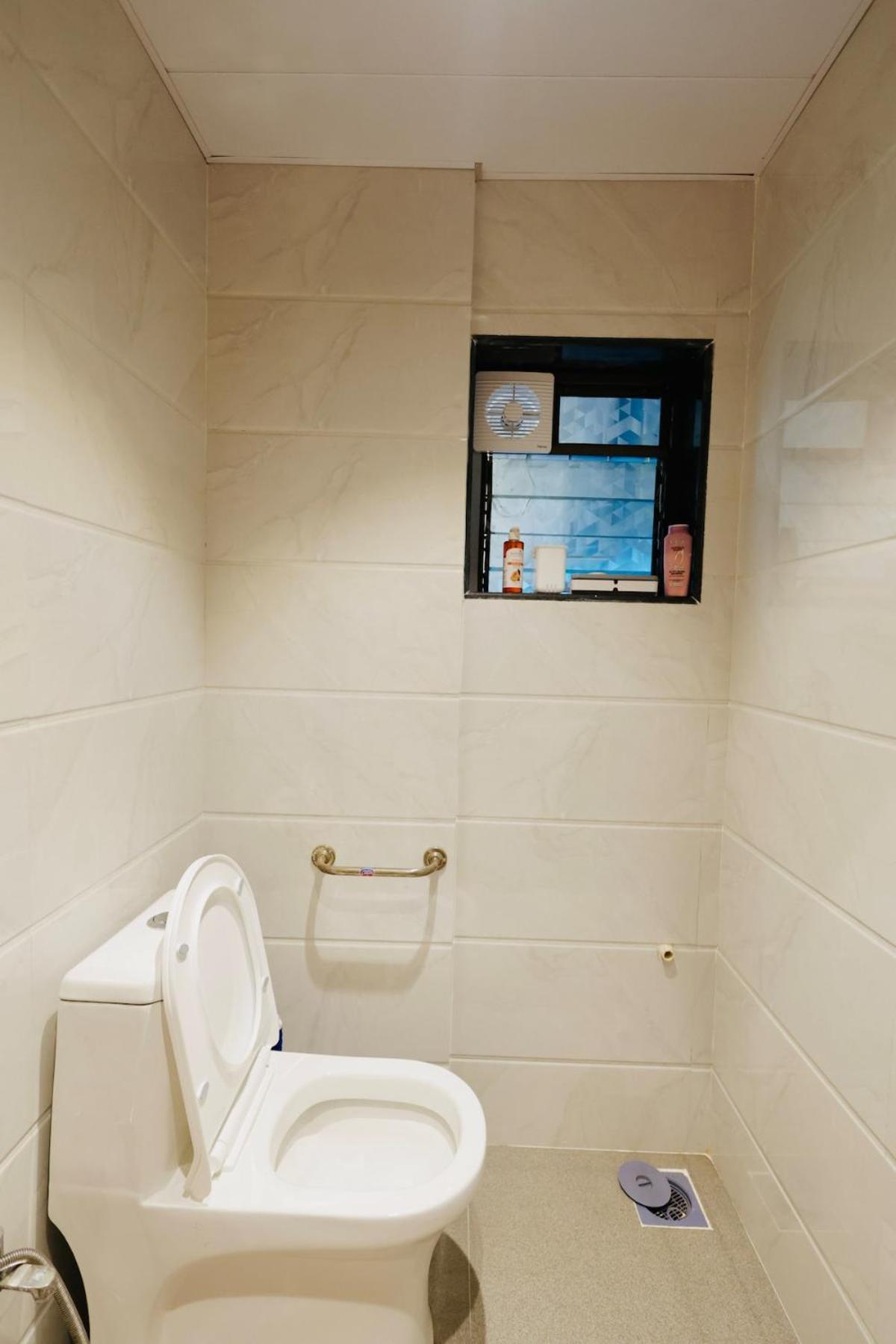 Apartment Spacious Affordable 1 Bhk Hill Road Bandra West Mumbai