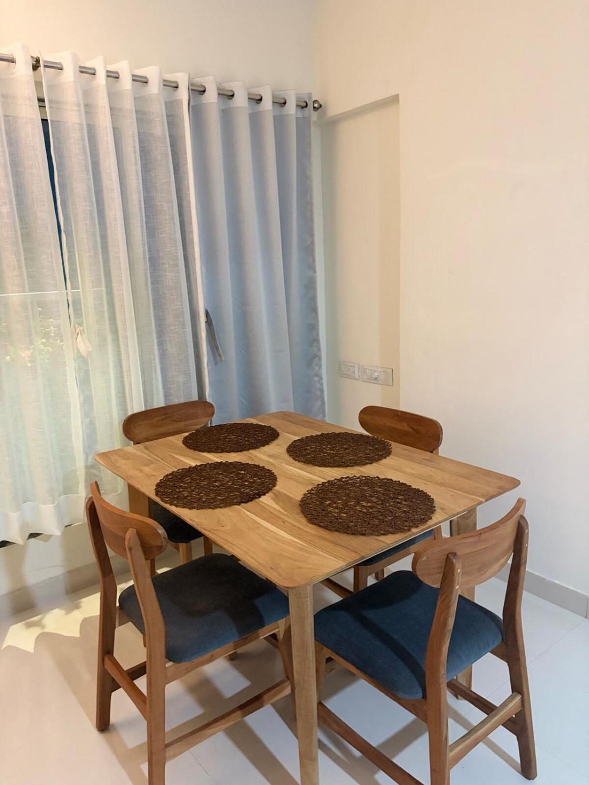 Royce Executive Service Premium * Mumbai