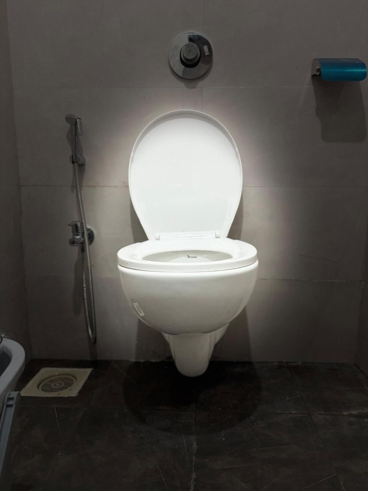 Royce Executive Service Premium Apartment Mumbai