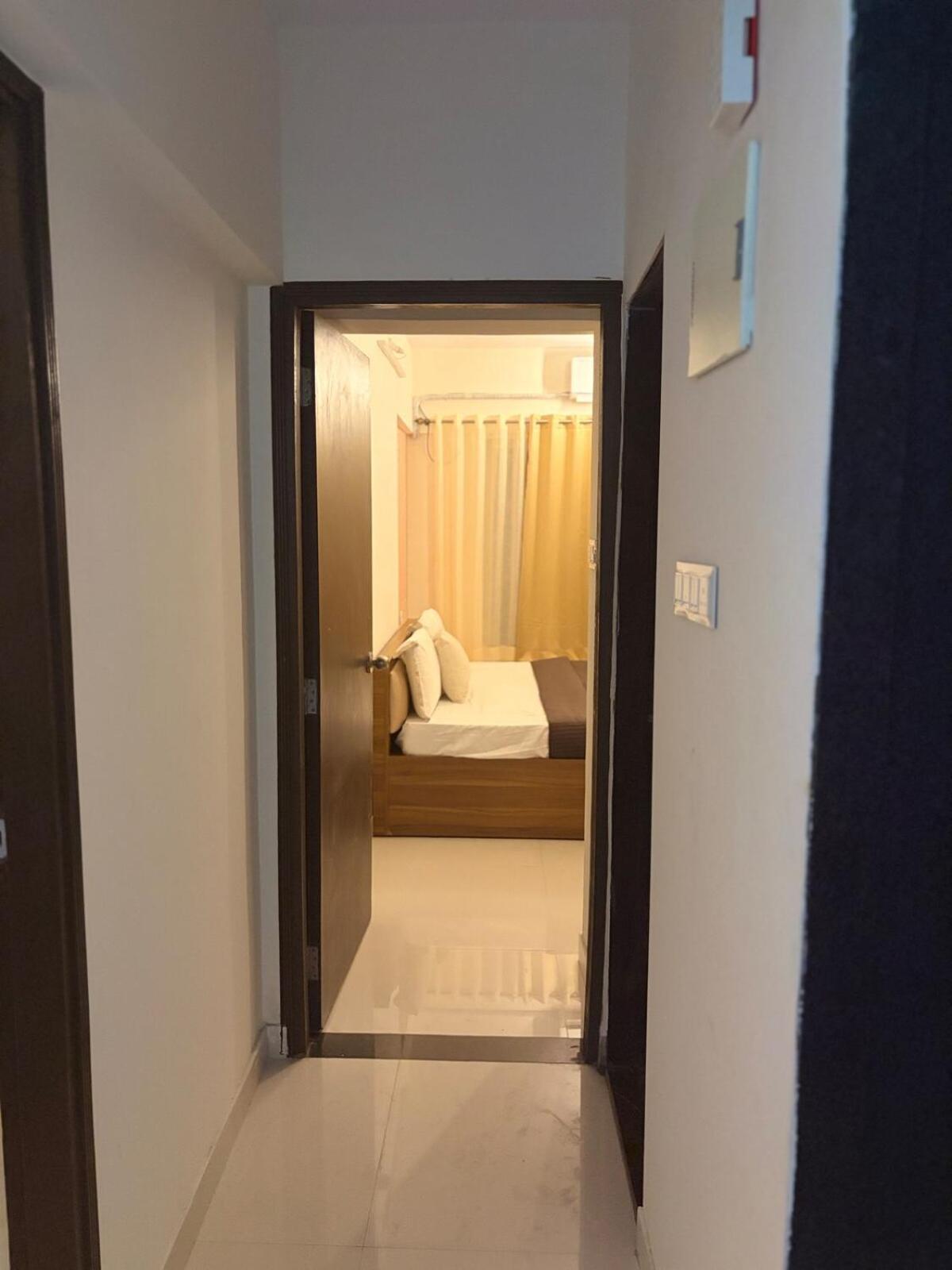 Royce Executive Service Premium Apartment Mumbai