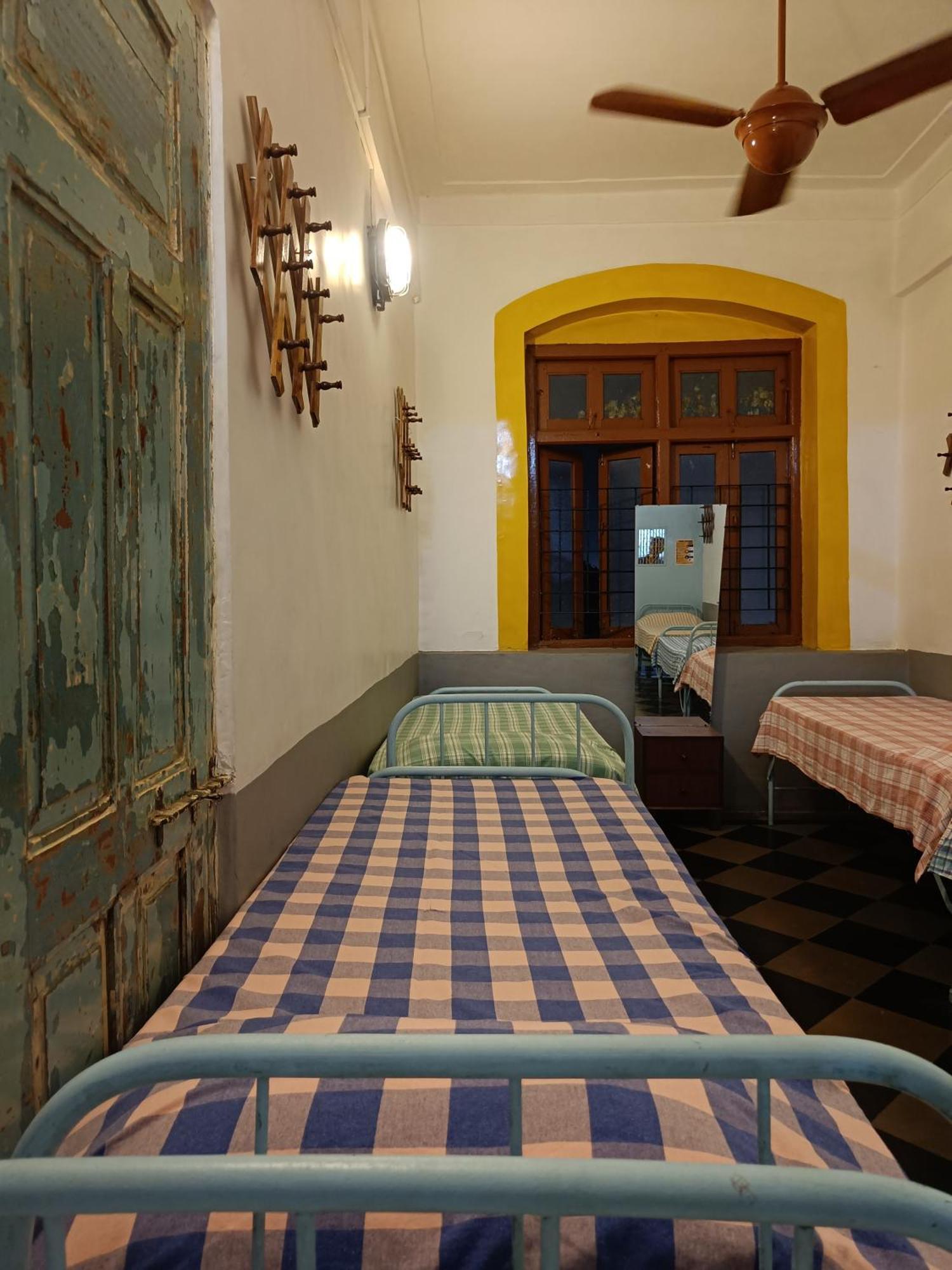 Vasantashram Cst Mumbai, Free Wifi With 1940s Retro Vibe Hostel Mumbai