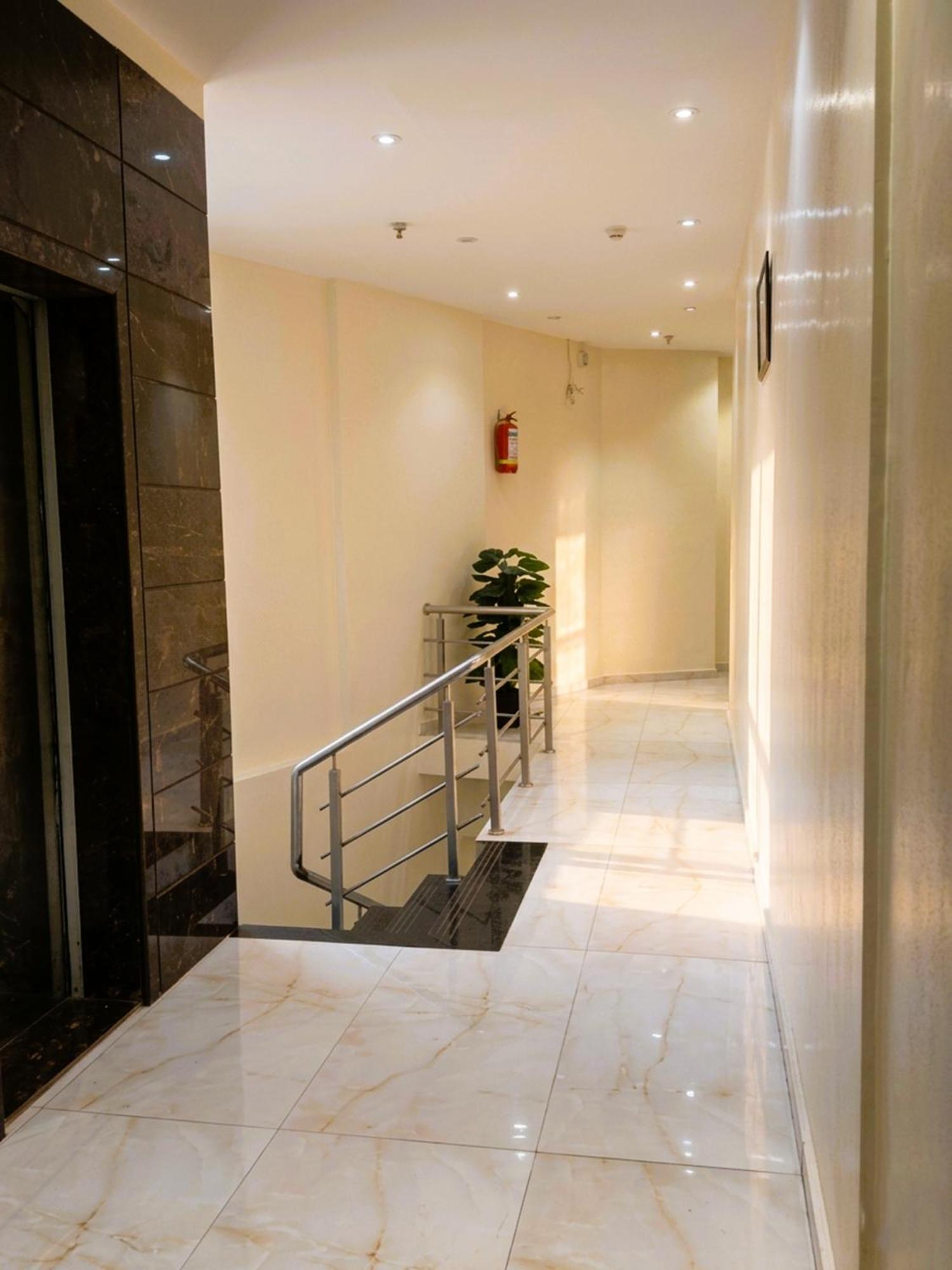 Hotel Ashyana - Near To Grant Road Station 3*