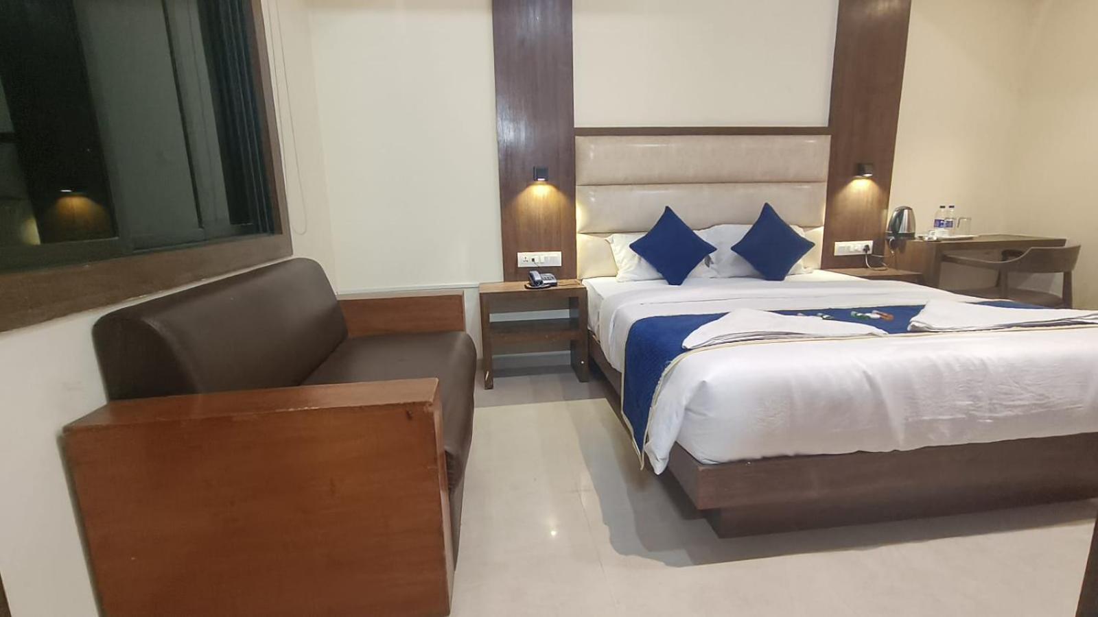 Ashraya International Hotel 3*