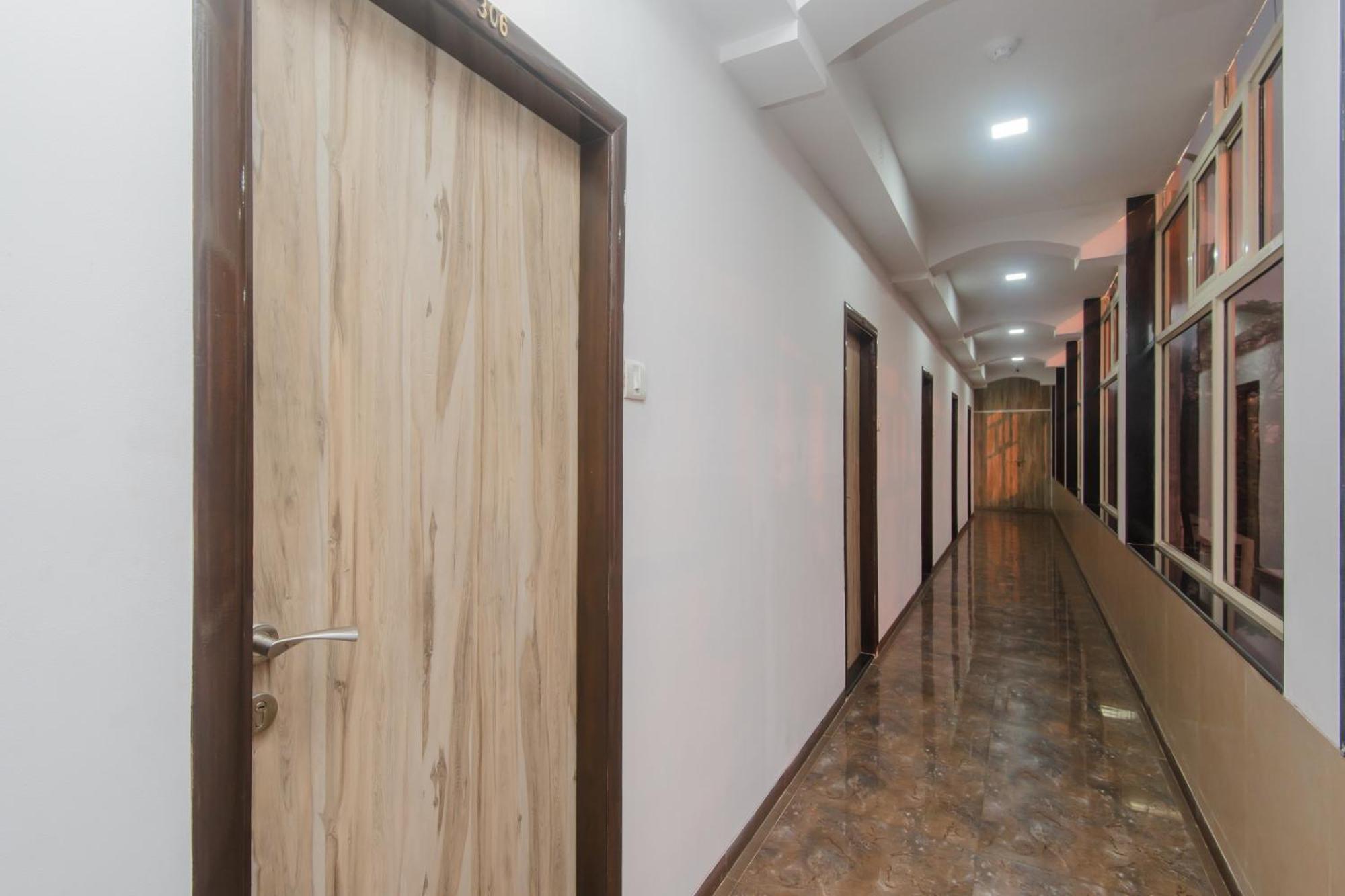 Super O Divine Residency Near Phoenix Marketcity Hotel 3*