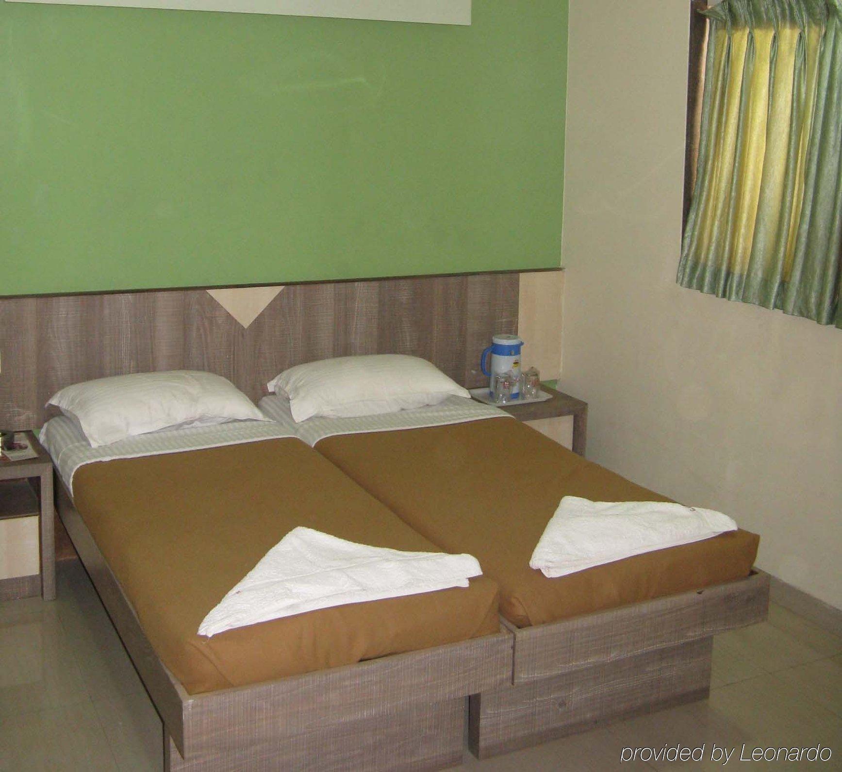 Oyo 8311 Galaxy Residency Hotel