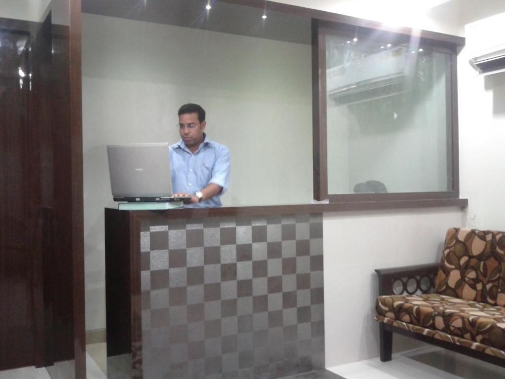 Skyway Apartment *