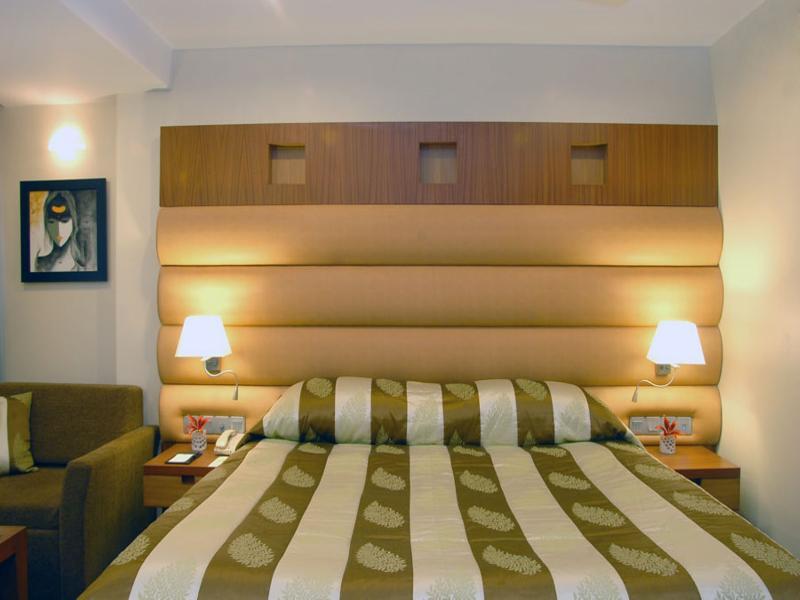 The Shalimar Hotel, Kemps Corner