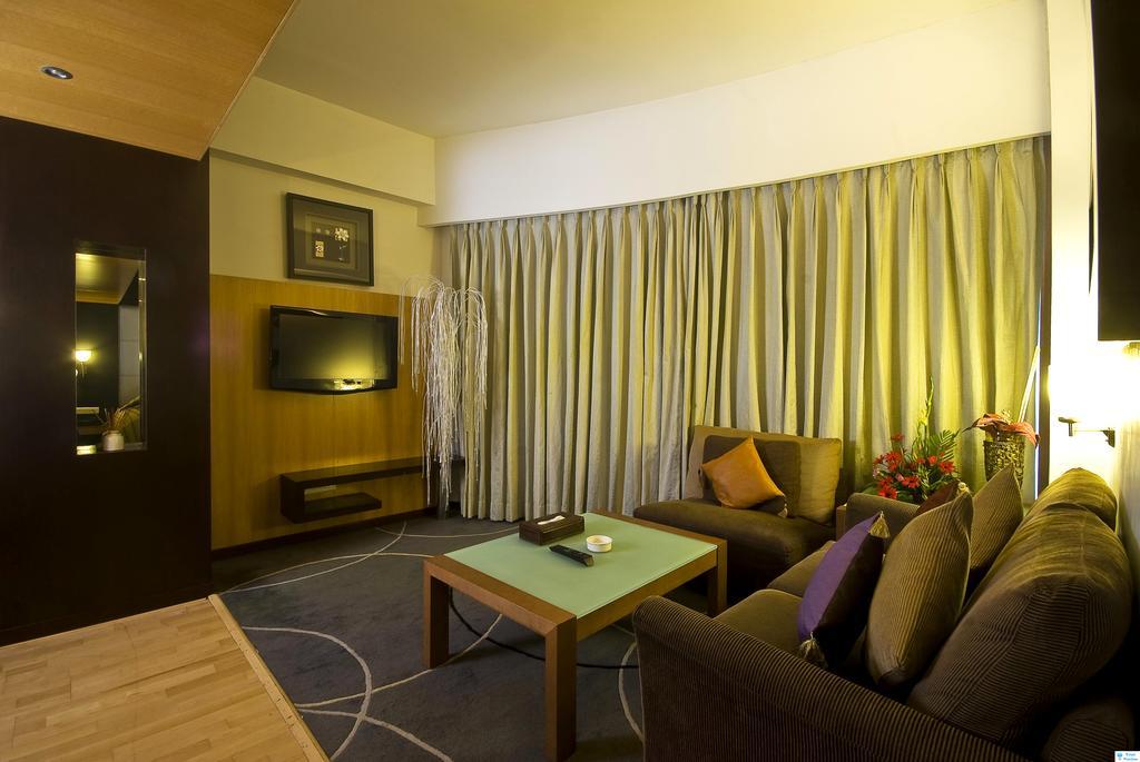 Peninsula Grand 4*