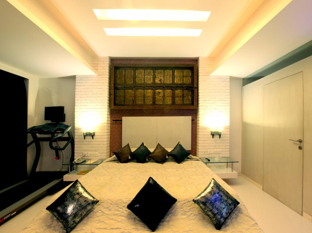 Peninsula Grand Hotel