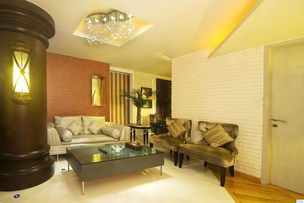 Peninsula Grand Hotel 4*