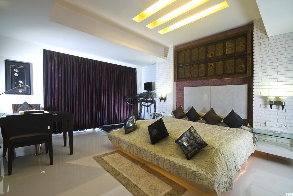 Peninsula Grand 4* Mumbai