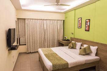Oyo Premium Mumbai Saki Vihar