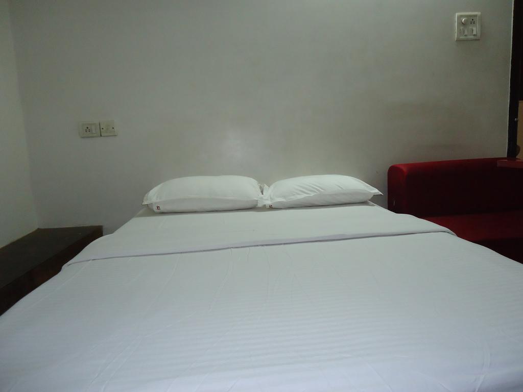 Apartment Marol Residency *
